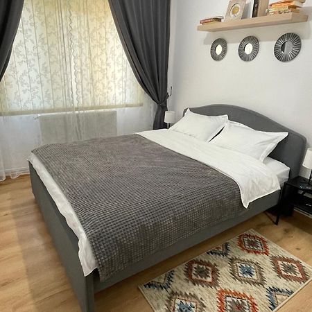 Husi Apartament Cina מראה חיצוני תמונה