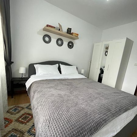Husi Apartament Cina מראה חיצוני תמונה